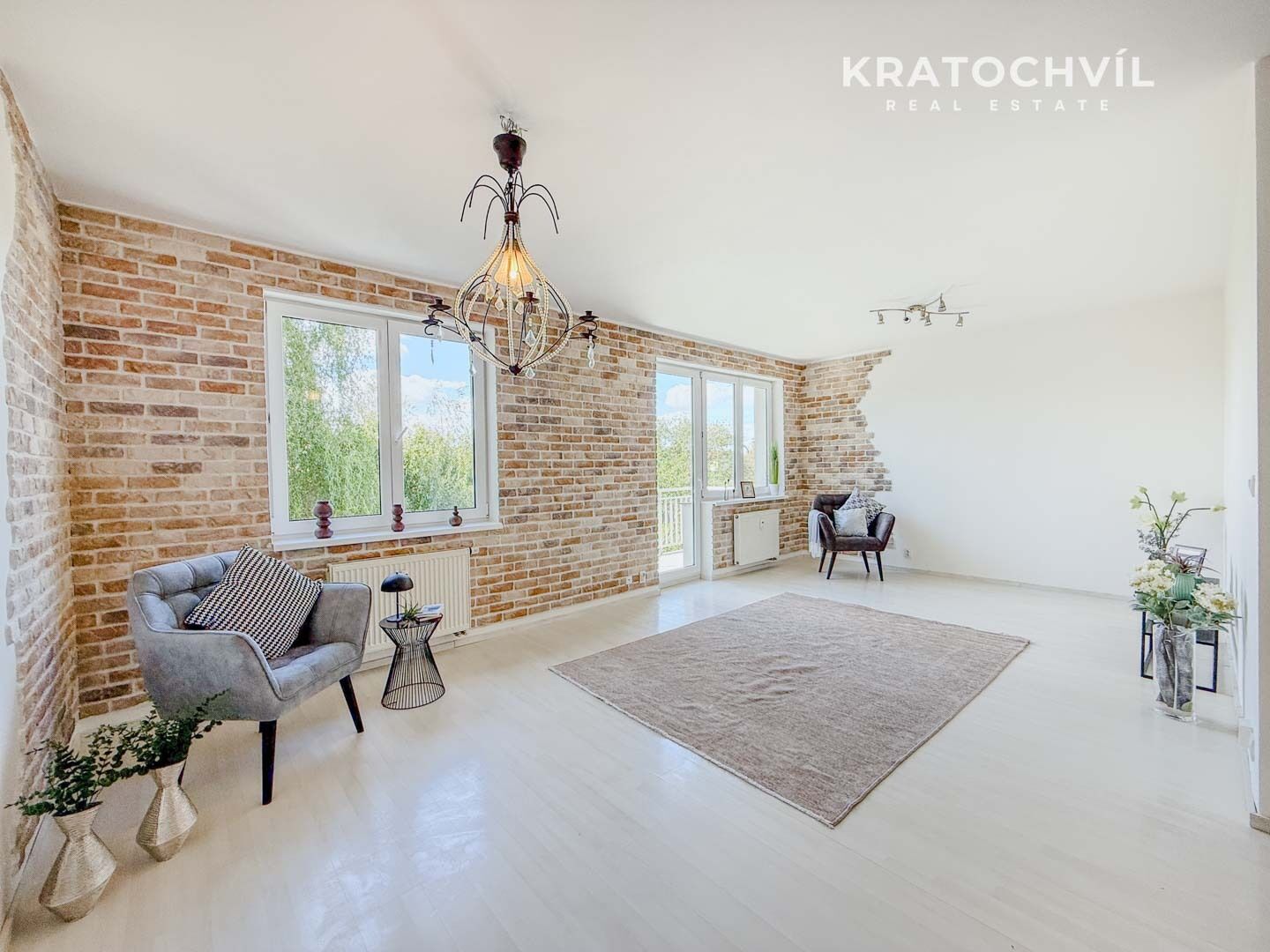 Prodej světlého bytu 2+kk, 61m2 + balkon 5 m2 – Vestec u Prahy (Praha-západ)