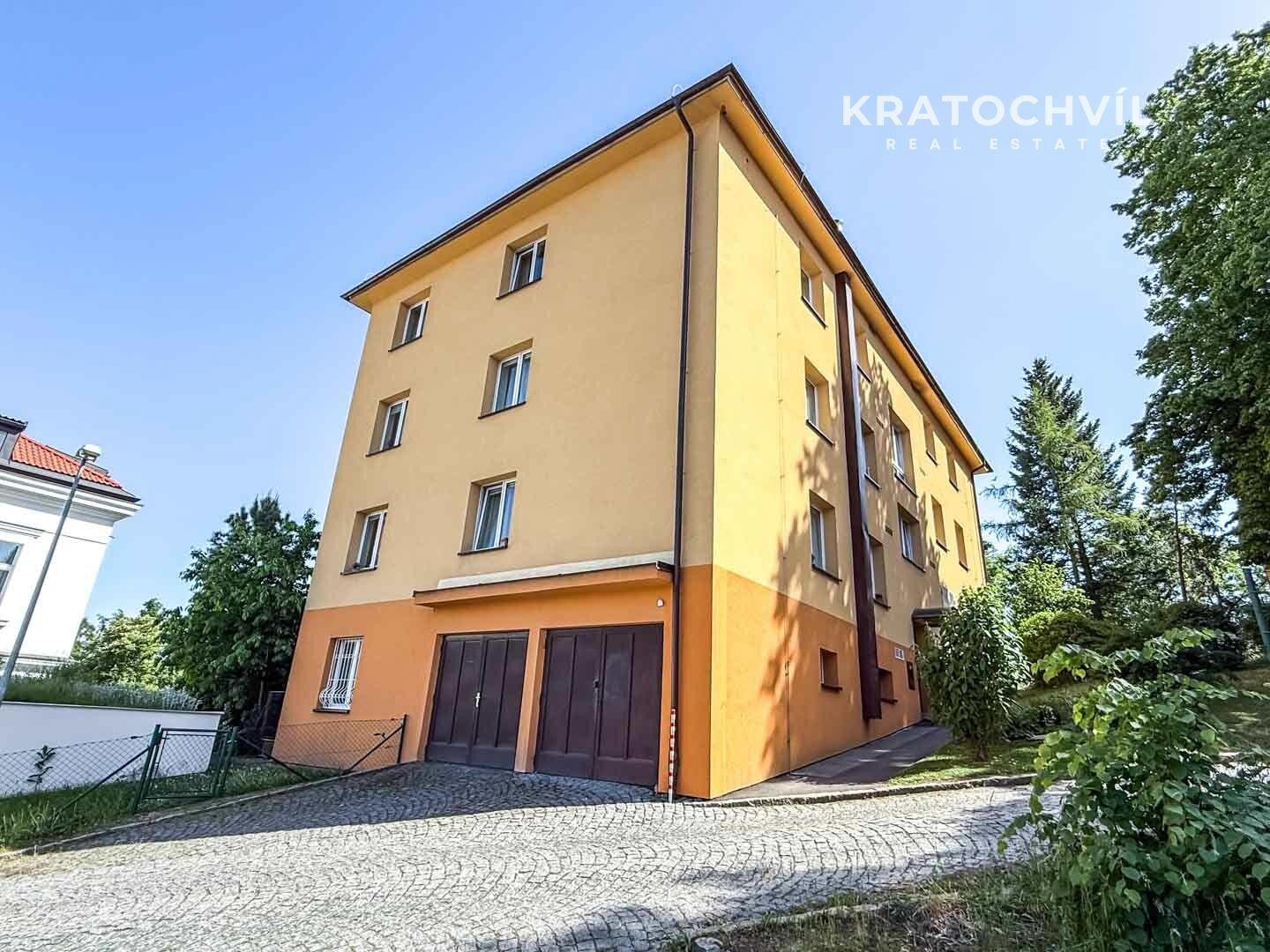 Prodej garáže (1/2 podíl na dvougaráži 28,2 m²) – Praha 5, Smíchov, U Mrázovky