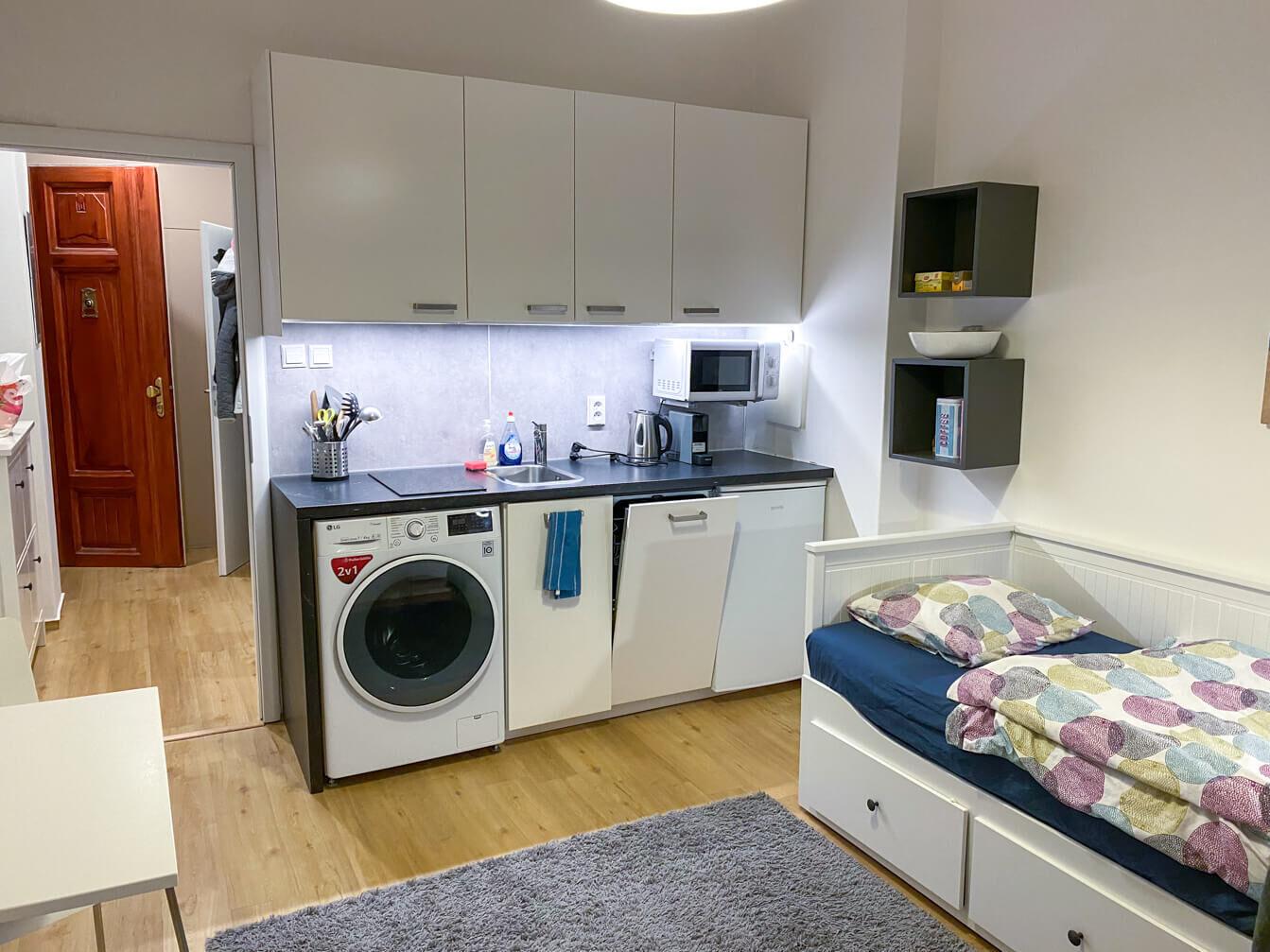 Zařízený byt 1+kk, Praha 2 - Vinohrady, 21 m2, po rekonstrukci