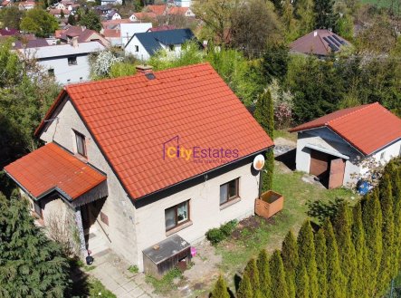 Domek se zahradou 790 m2, nedaleko Prahy, k rekonstrukci