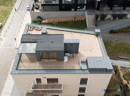 Prodej mezonetového bytu (266m2) - 4+kk s terasou, balkony a garážovým stáním, Kobrova, Praha 5